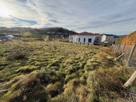 terrain constructible proche centre-ville yssingeaux !
