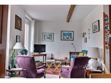 muret centre  à proximité immédiate de tous commerces et commodités  maison de ville avec 