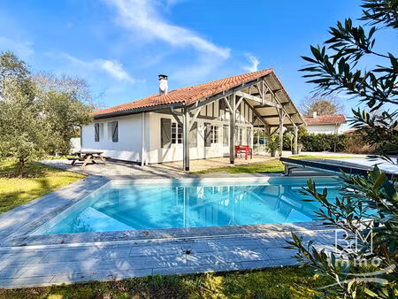 a vendre tosse: superbe maison landaise rénovée avec piscine garage et dépendance.