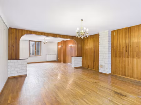 propriété au centre de vic sur seille