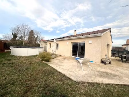 villa individuelle plain pied recente sur joli terrain de 804 m2