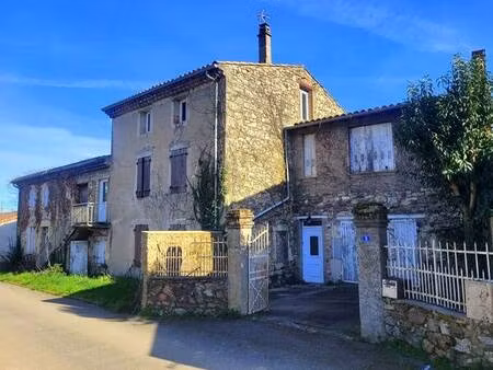 ensemble immobilier au cœur du village