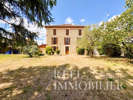 à découvrir à pavie : une bâtisse ancienne pleine de charme et de potentiel