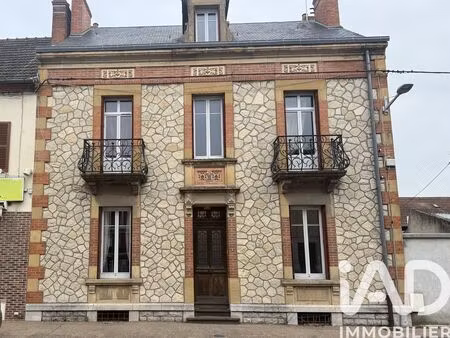 maison de ville à dompierre-sur-besbre (03290)