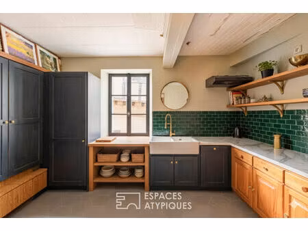 maison atypique avec vue sur le château comtal - cité de carcassonne