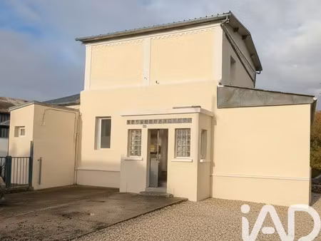 immeuble à charmes (02800)