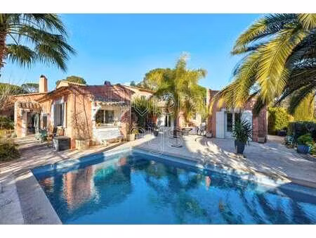 villa de luxe à vendre à fréjus : 1 490 000 € | 260m²