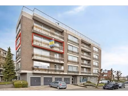 te moderniseren hoekappartement met twee slaapkamers