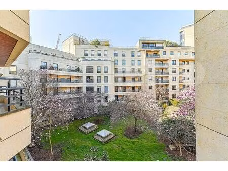 6 pièces 220 m2 + balcon + parking