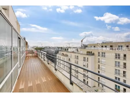 a louer  lumineux avec terrasse - etage eleve