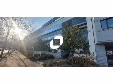 a louer  au pied du rer