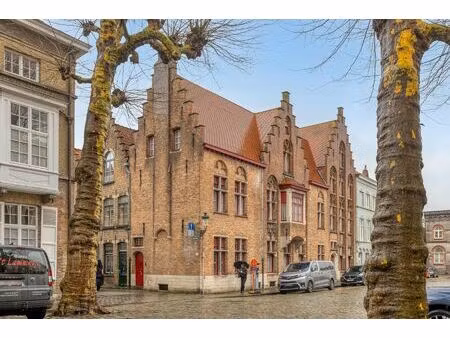 neogotisch herenhuis op uitzonderlijke locatie