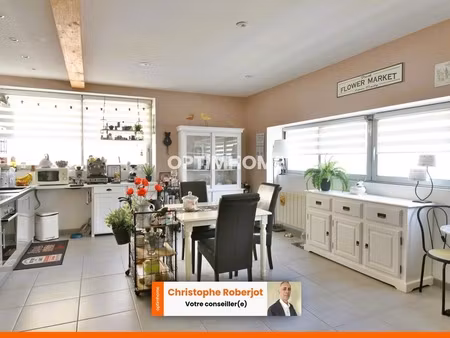 maison de ville en triplex au calme et à 2 pas de l'hyper centre piétonnier de chalon sur 