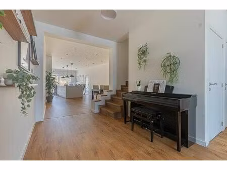 herzele- recent gerenoveerde woning op centrale locatie