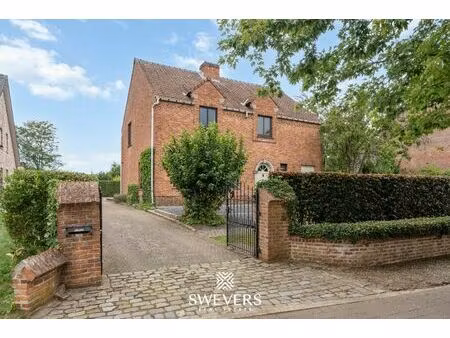 karaktervolle gezinswoning met veel potentieel op een perceel van 13a55ca in hartje heusde