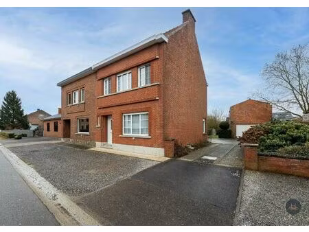 charmante halfopen woning op 6 are in doodlopende wijk