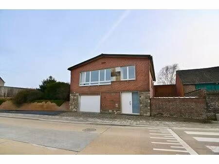 ruime licht op te frissen woning nabij het centrum van tienen met 3 slaapkamers op een per