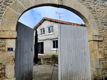 maison à saint-genis-d’hiersac (16570)