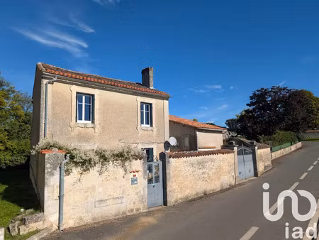 maison de village à champmillon (16290)