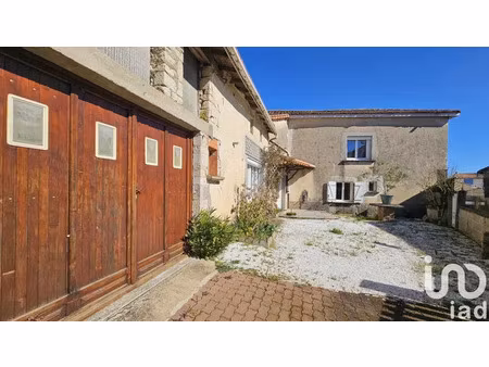 maison de village à montjean (16240)