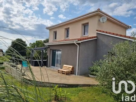 maison traditionnelle à haute-rivoire (69610)