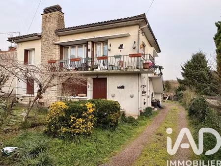 maison à civray (86400)