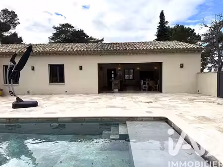 maison à faucon (84110)
