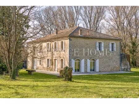 a vendre ancienne maison bourgeoise et cave viticole a renover  parc 1 8 ha robion luberon