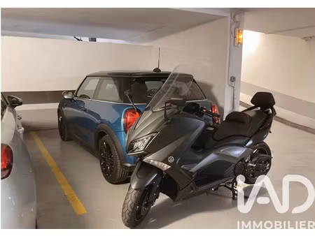 parking à paris (75004)
