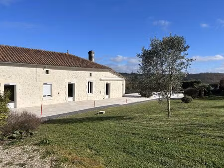 maison de plain-pied cosy avec piscine  grange et annexe: coup de cœur garanti!