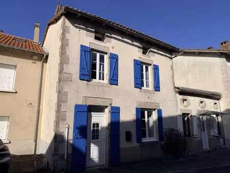 profitez de la vie au village avec cette grande maison de 4 chambres