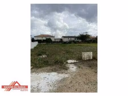 vente terrain à celles-sur-belle (79370) : à vendre / celles-sur-belle