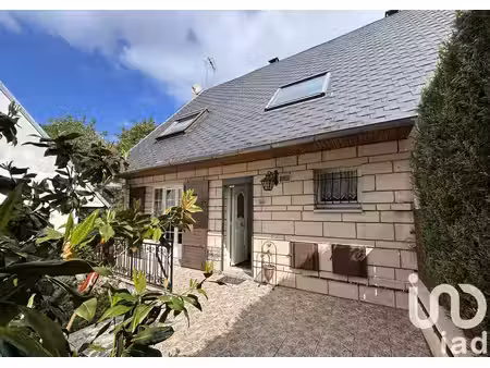 maison à fleurines (60700)