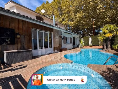 maison avec studio et grand hangar plein centre de salles