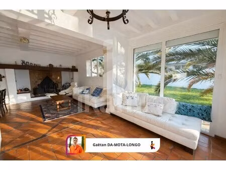 propriété de charme avec parc arboré  piscine et dépendance  à proximité des commerces