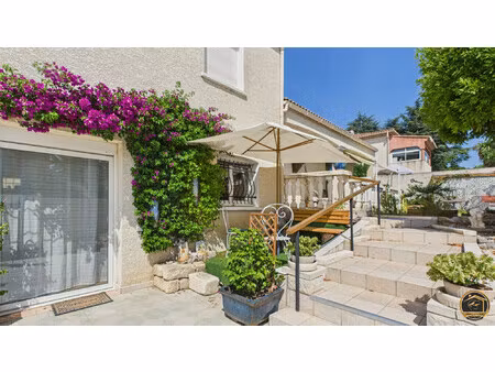 le charme d'une maison familiale avec dépendance à fort potent