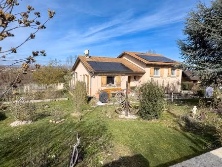 maison sur demi-niveau de 110 m² avec sous-sol édifiée en 200