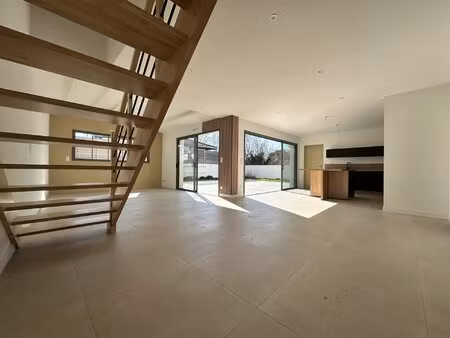 maison récente à angoulins