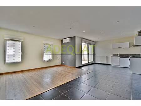 bourgoin jallieu centre  appartement t3 + 2 parkings + 1 cav