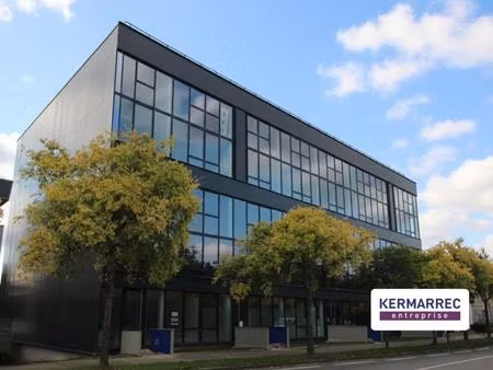 rare a la vente ! surface de bureaux avec vitrine sur un axe maj