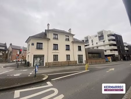 une surface commerciale sur un axe très passant avec accès dir