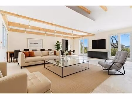 maison 5 pièces de 157 m2 avec jardin et piscine en vente à arles