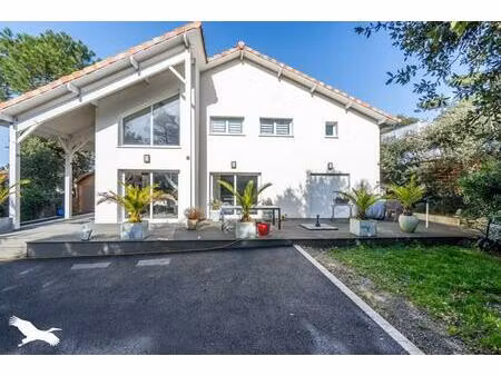 vente maison 4 pièces 164 m² soulac-sur-mer (33780)