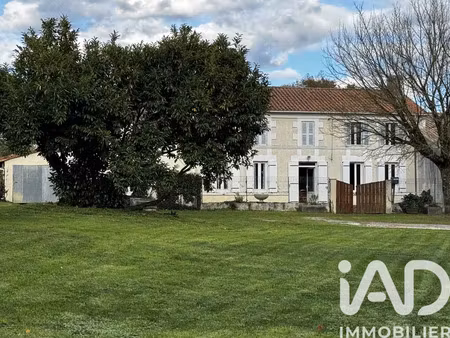 maison à chepniers (17210)