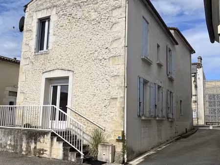 maison de ville à saint-genis-de-saintonge (17240)