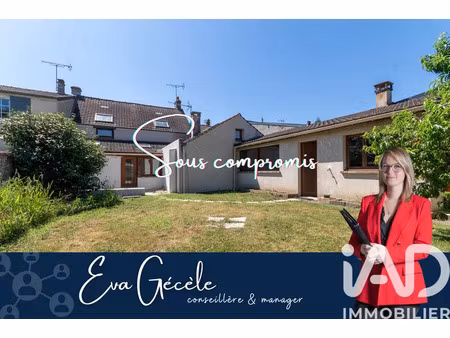 maison de village à garancières (78890)