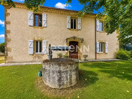 a vendre maison bars 6 pièces 162 m2 sur un terrain clôturé de 2382m2