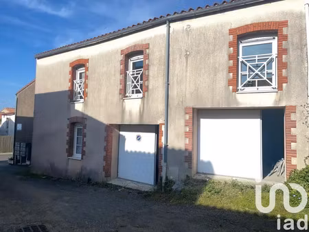 maison à monnières (44690)