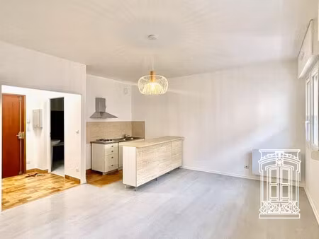 a louer - superbe t1 lumineux de 35m² - lyon 8- 31 rue saint ma