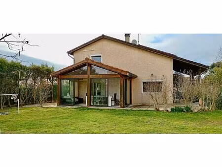 maison de 4 pièces de 185 m² à saint-priest